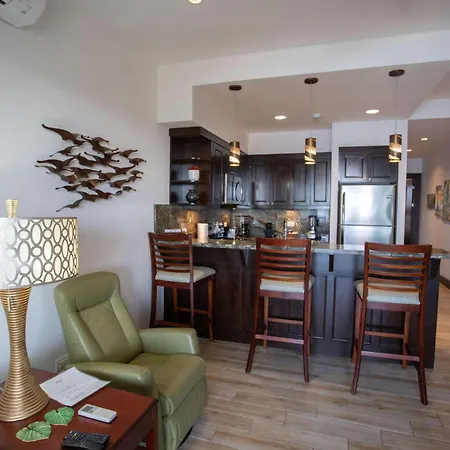 360 Splendor 207B-Ocean View Condo-Breakfast Included!